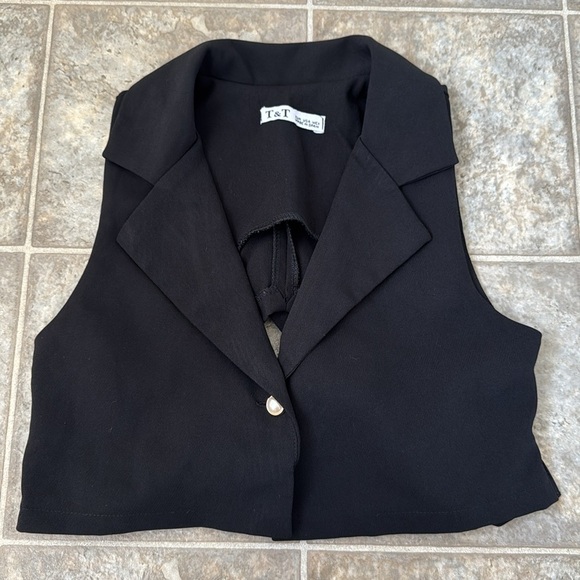 Tailored Cropped Vest Cut-out Back Small Black - Picture 2 of 7